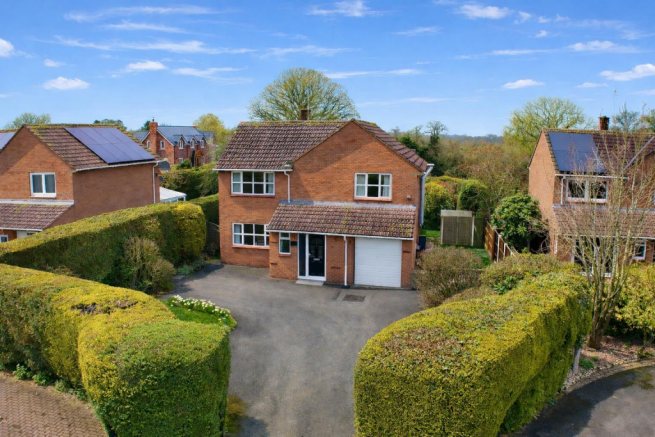 4 bed property, in Maesbury Marsh, £435,000