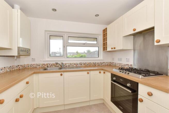 2 bed property, in Crossway, £125,000