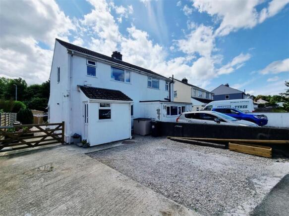 3 bed property, in St. Johns Road, £239,000