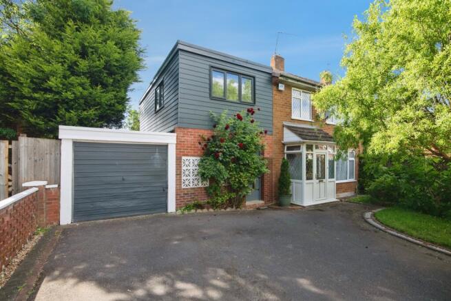 4 bed property, in Bredon Avenue, £270,000