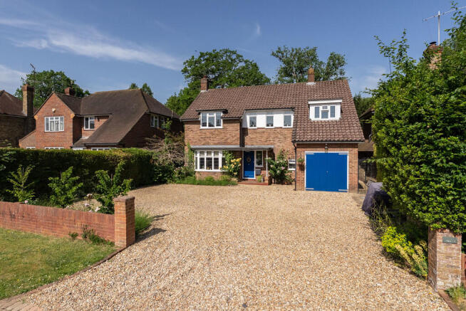 4 bed property, in Bentsbrook Park, £950,000