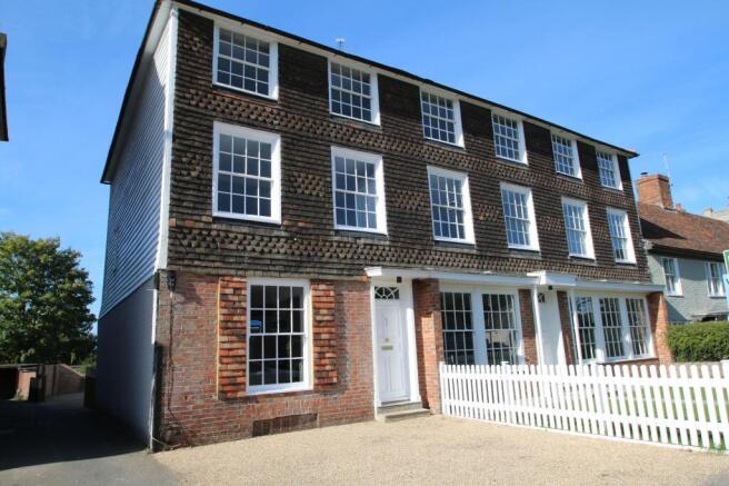 3 bed property, in Ashford Road, £575,000