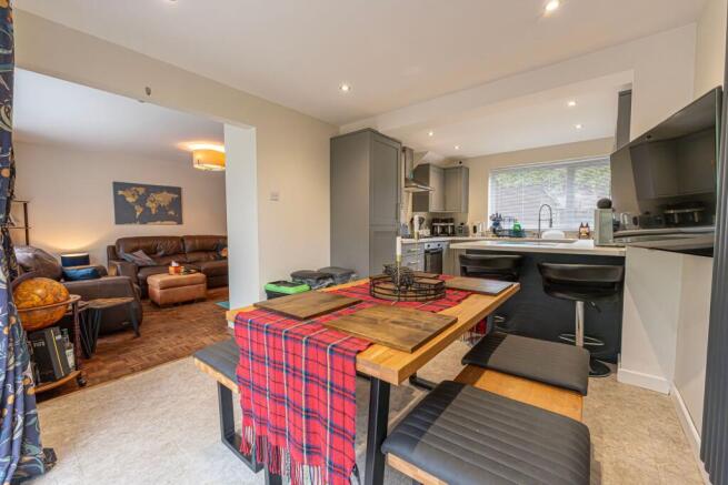 3 bed property, in Chiltern Close, £225,000