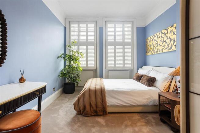 2 bed property, in Abingdon Road, £1,175,000