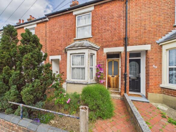 2 bed property, in Brampton Park Road, £425,000
