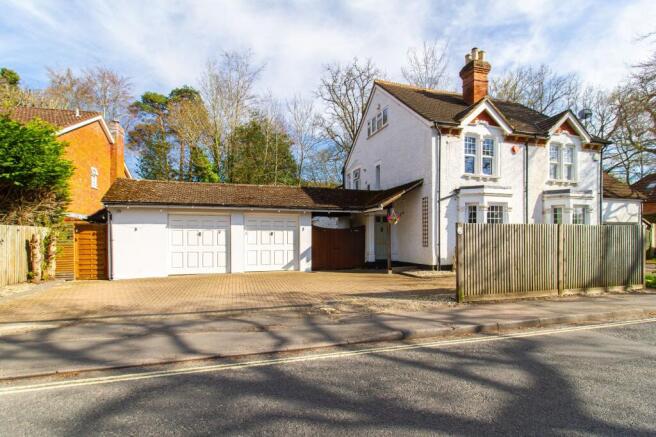 3 bed property, in Crookham Road, £750,000