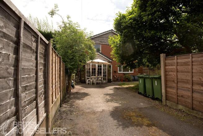 4 bed property, in Matherbank, £365,000