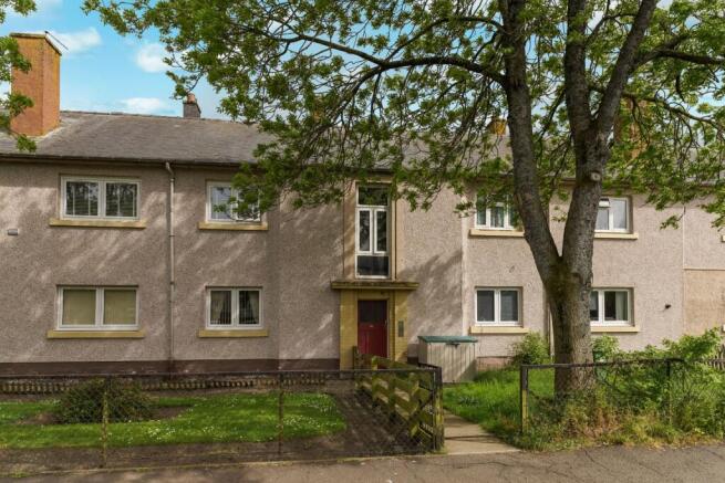 3 bed property, in Carlops Avenue, £120,000