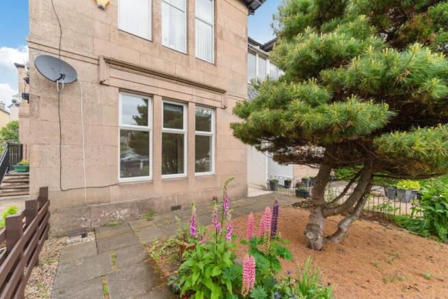 1 bed property, in Dryburgh Avenue, £165,000