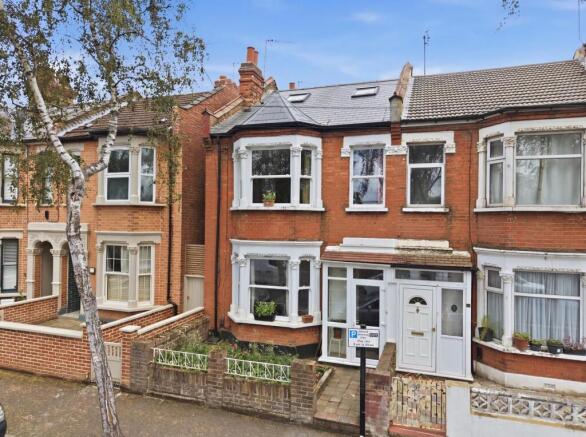 3 bed property, in Scotts Road, £650,000