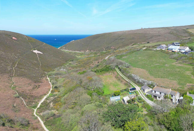 5 bed property, in Chapel Porth, £850,000