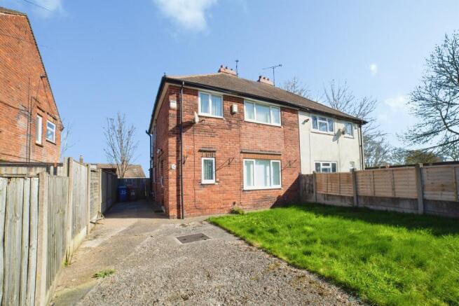3 bed property, in Elm Tree Avenue, £130,000