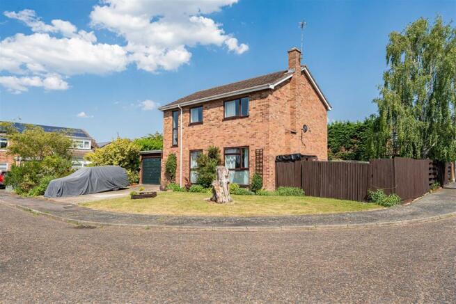 4 bed property, in Abbots Way, £565,000