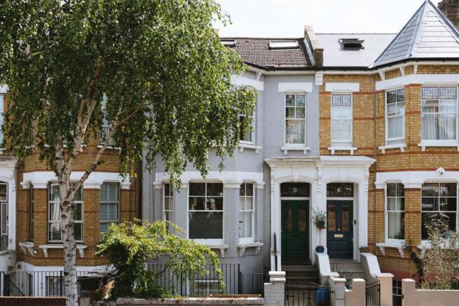 7 bed property, in Mildenhall Road, £1,750,000
