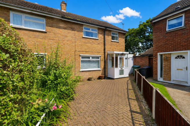3 bed property, in Newhall Road, £195,000