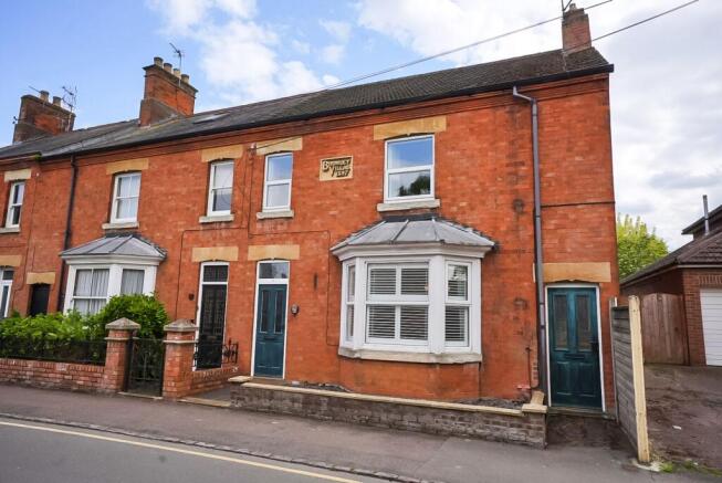 3 bed property, in South Street, £300,000