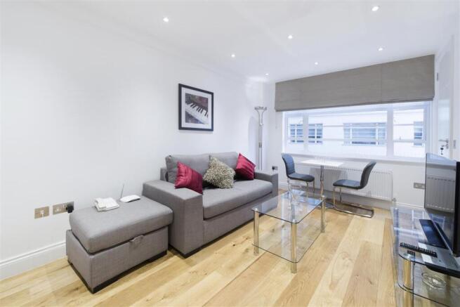 1 bed property, in Nell Gwynn House, £465,000