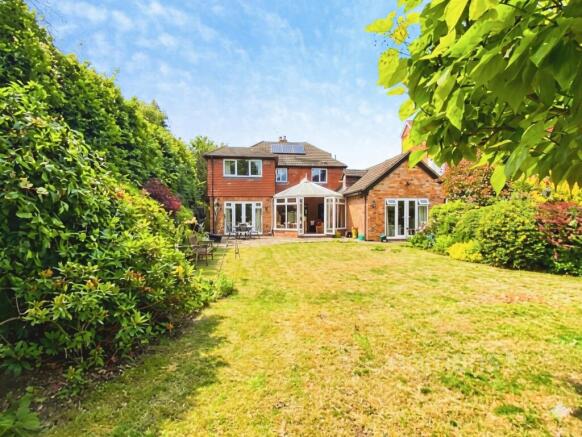 6 bed property, in Frimley Road, £800,000