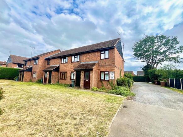 2 bed property, in Pound Avenue, £210,000