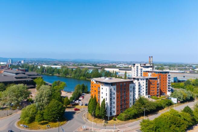 1 bed property, in Waterquarter, £100,000