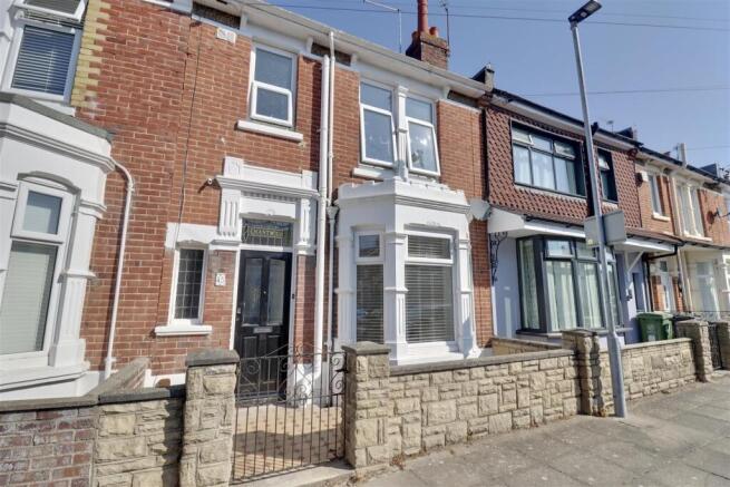 3 bed property, in Bonchurch Road, £300,000
