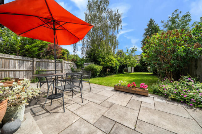2 bed property, in Stanley Road, £475,000