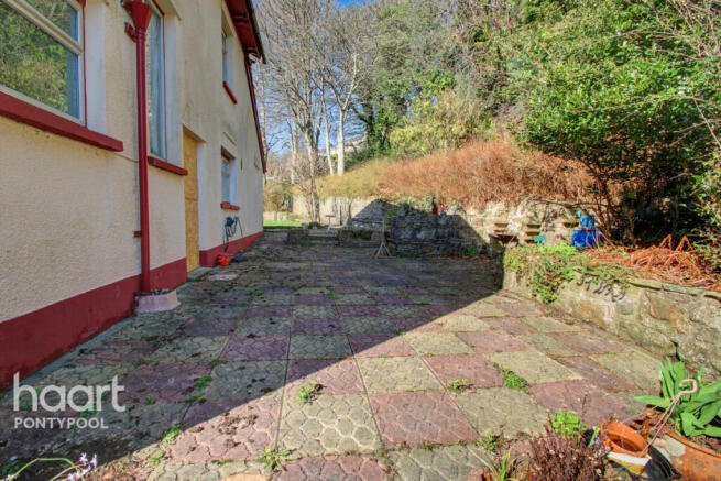 3 bed property, in Avon Road, £300,000