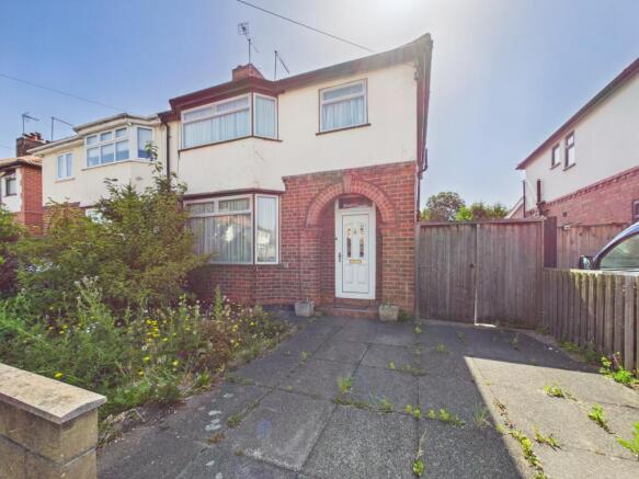 3 bed property, in Nunsfield Drive, £125,000