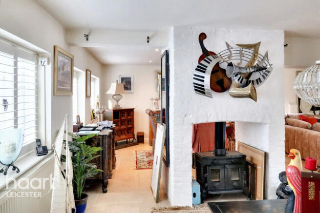 5 bed property, in Station Road, £575,000