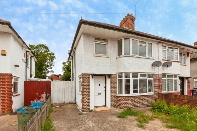 3 bed property, in Cranbourne Road, £475,000