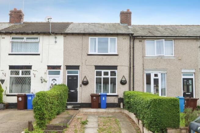 2 bed property, in Chestnut Avenue, £130,000