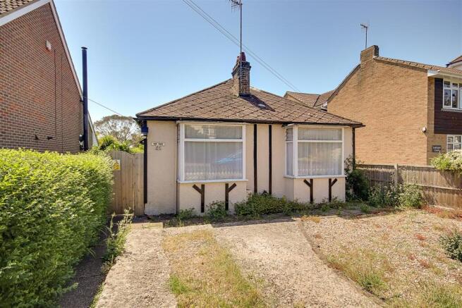 2 bed property, in Sompting Road, £260,000