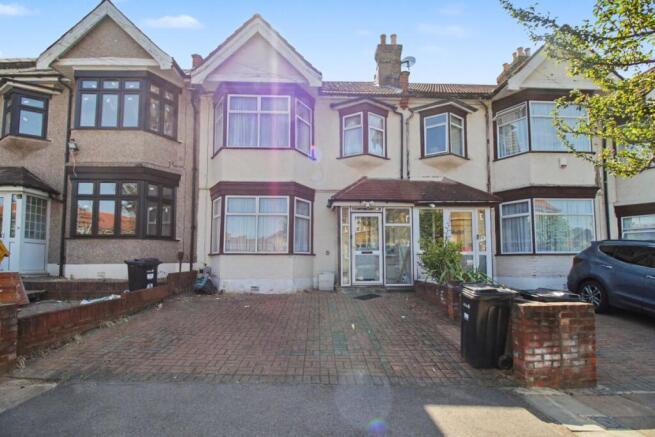 3 bed property, in 21 Lennox Gardens, £575,000