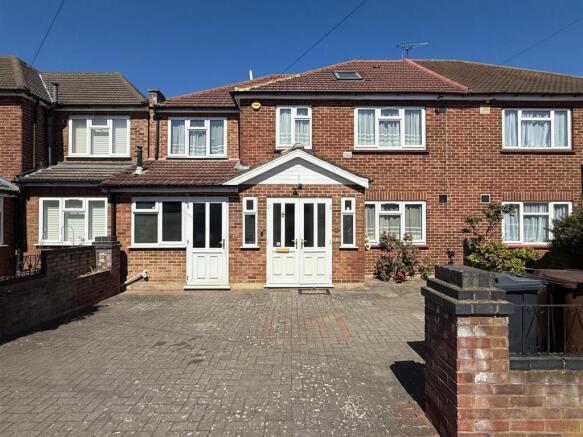 5 bed property, in Ditton Road, £850,000