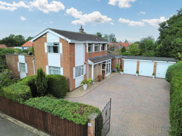 4 bed property, in Clarence Road, £495,000