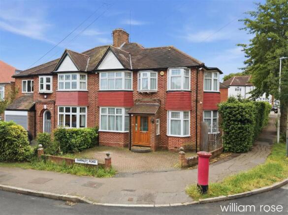 4 bed property, in Darnley Road, £900,000