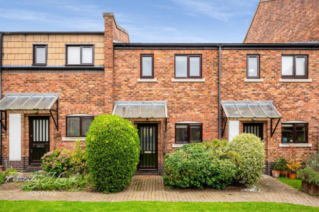 2 bed property, in Wapping Wall, £650,000