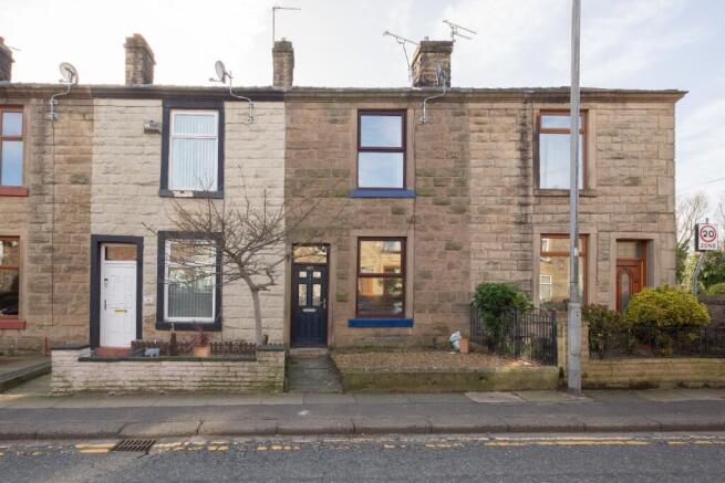 2 bed property, in Bury Road, £155,000