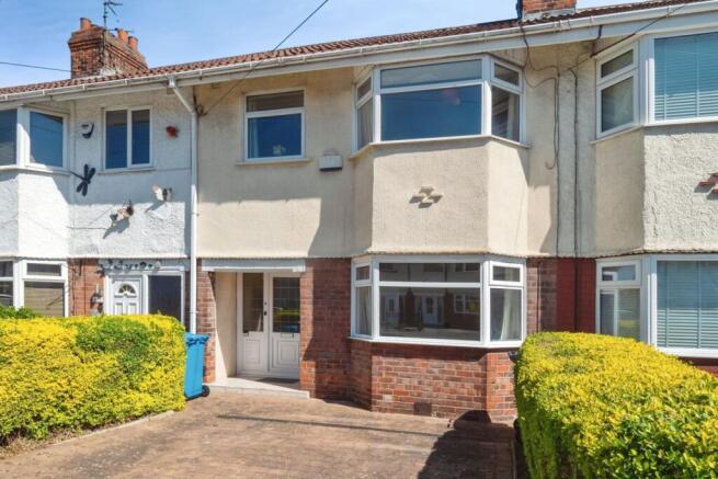 3 bed property, in East Ella Drive, £215,000