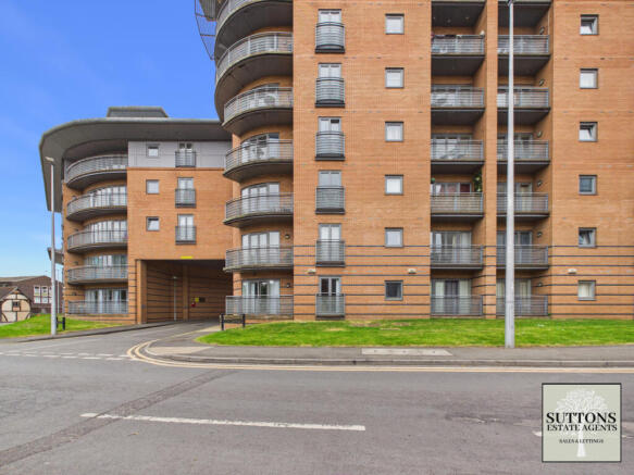 1 bed property, in Triumph House, £125,000