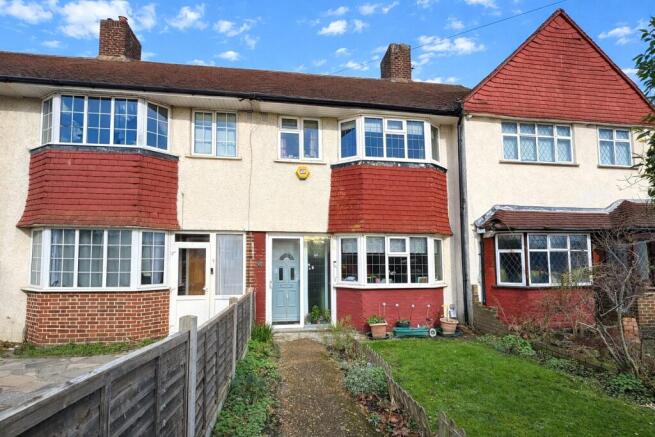 3 bed property, in Longhill Road, £450,000