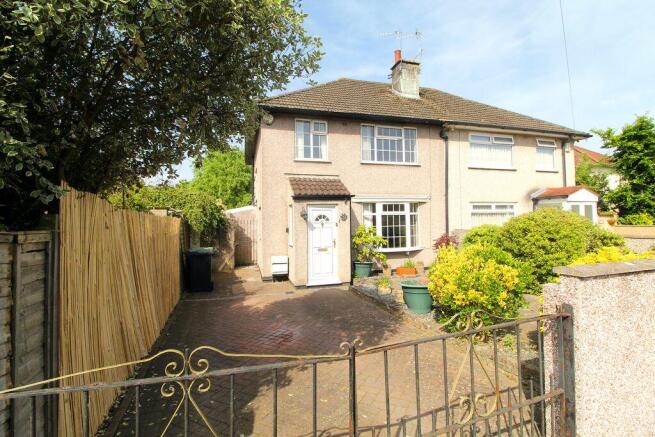 3 bed property, in Pen Park Road, £305,000