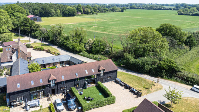 4 bed property, in Bradden Lane, £875,000
