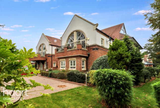 2 bed property, in Milestone Court, £190,000