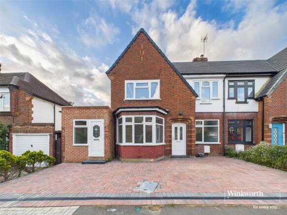 4 bed property, in Ledway Drive, £700,000