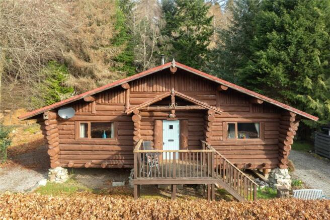 2 bed property, in The Log House, £215,000