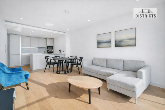 1 bed property, in Hampton Tower, £675,000