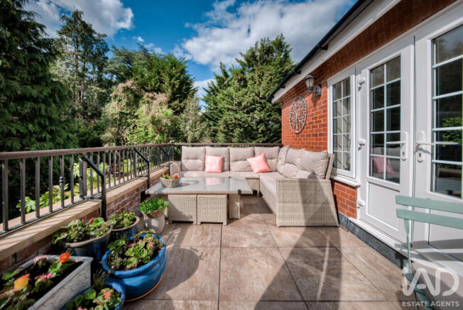 4 bed property, in St Bernards Road, £800,000