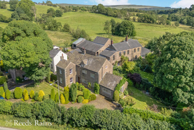 4 bed property, in Blackburn New Road, £750,000
