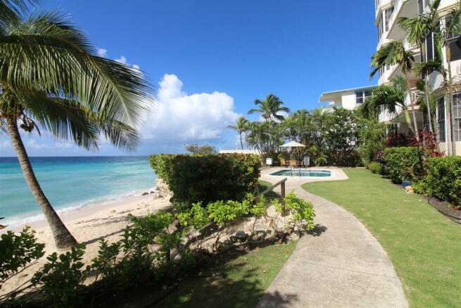 2 bed property, in Mistle Cove, £625,000